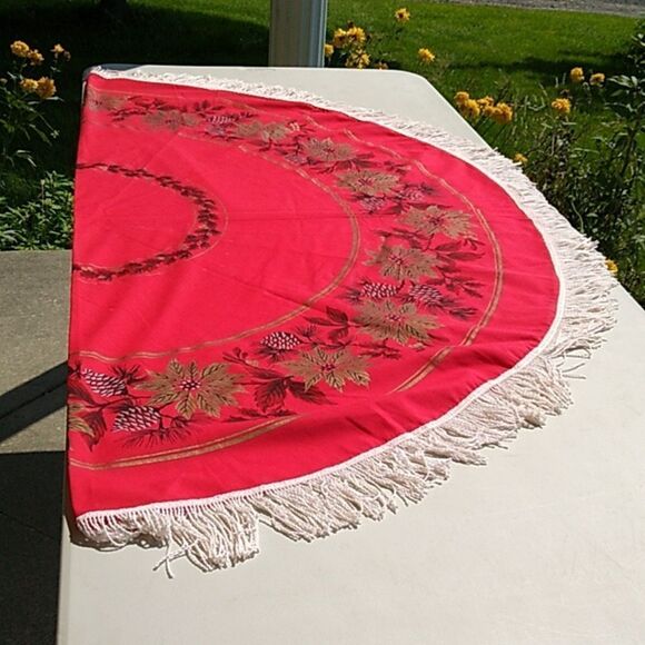 Christmas round Table Cloth w/white fringe Pine Cones and Poinsettias - Picture 6 of 10